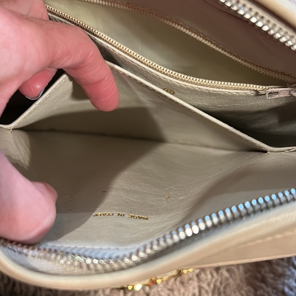 Vintage cream Chanel camera bag - Picture 6 of 9